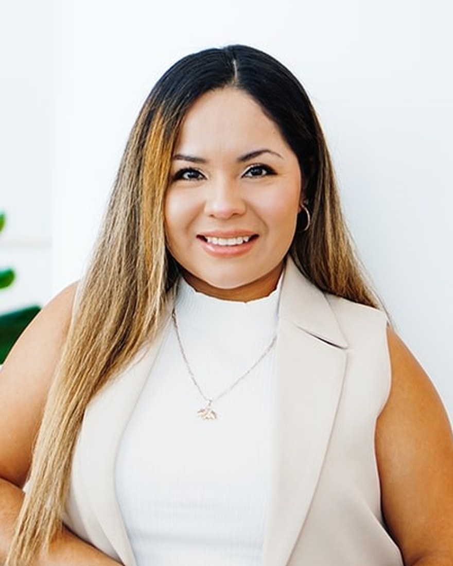 Aleida Galvan, Socia de Producción Bilingüe
